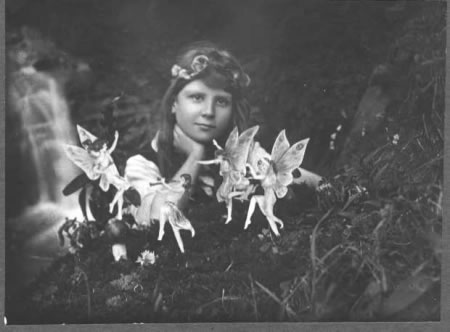 Frances Griffiths, age 10, with fairy cutouts